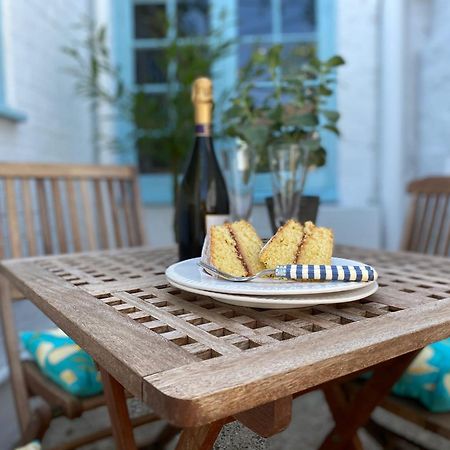 Bosun Cottage - Boutique Retreat On The Beach Deal Bagian luar foto